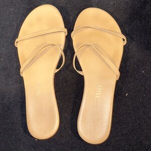 Tkees Gemma Sandal! Size 9!